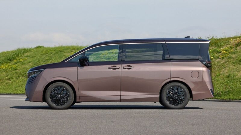Nissan Elgrand: Van spreman za promjenu