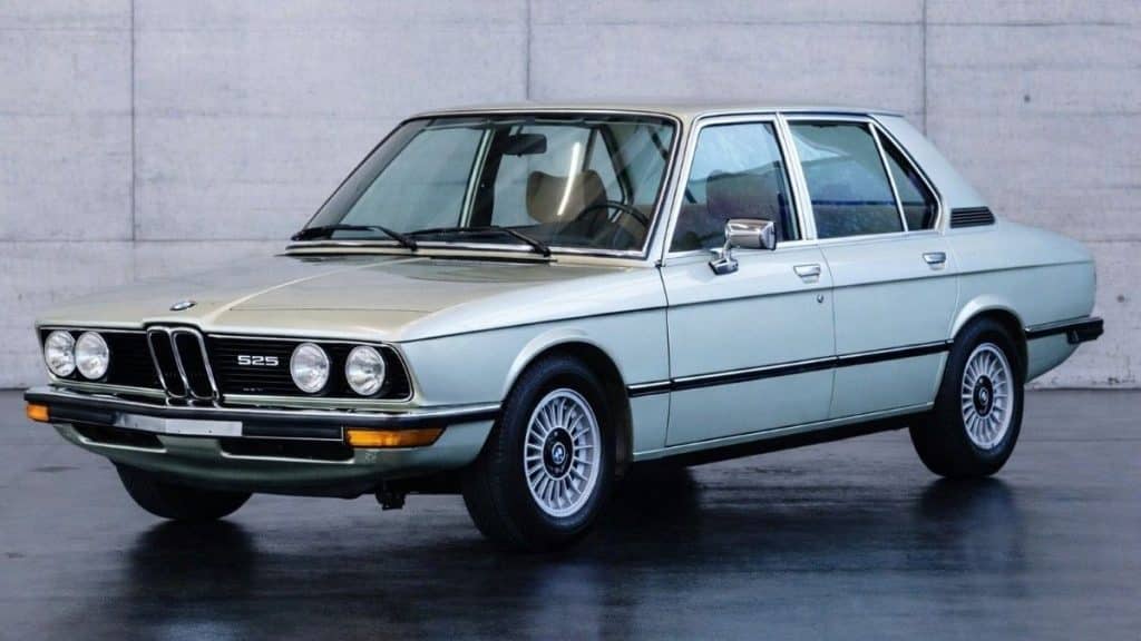 Oldtimer iz oglasnika: BMW 525 E12 je mirovao skoro tri decenije