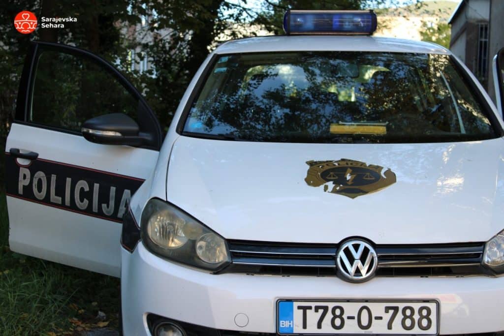 Brutalan napad na Ilidži: Grupa od 12 osoba palicama pretukla mladića iz Sarajeva