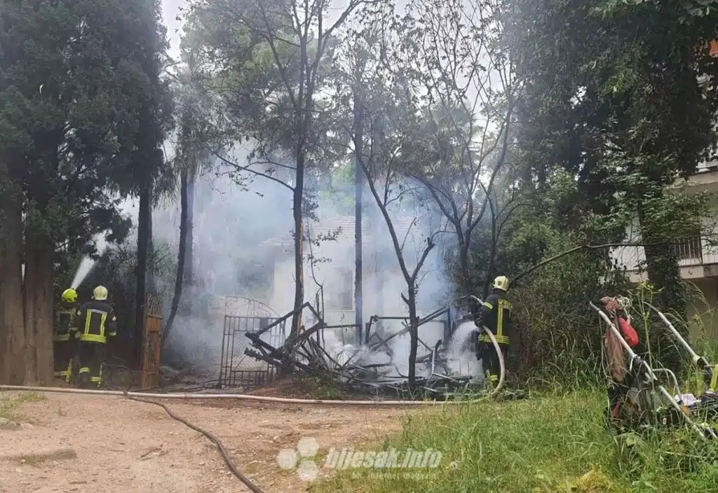Mostar: Požar u garaži obiteljske kuće, vatra zahvatila i okolno dvorište