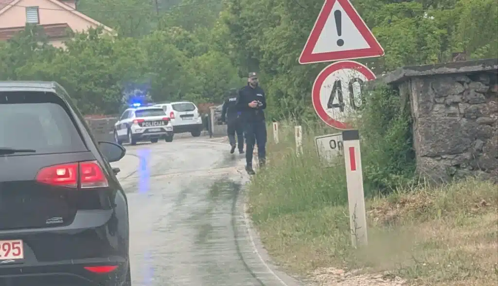 Nesreća na Privalju: Automobil sletio s ceste, intervenirale hitne službe