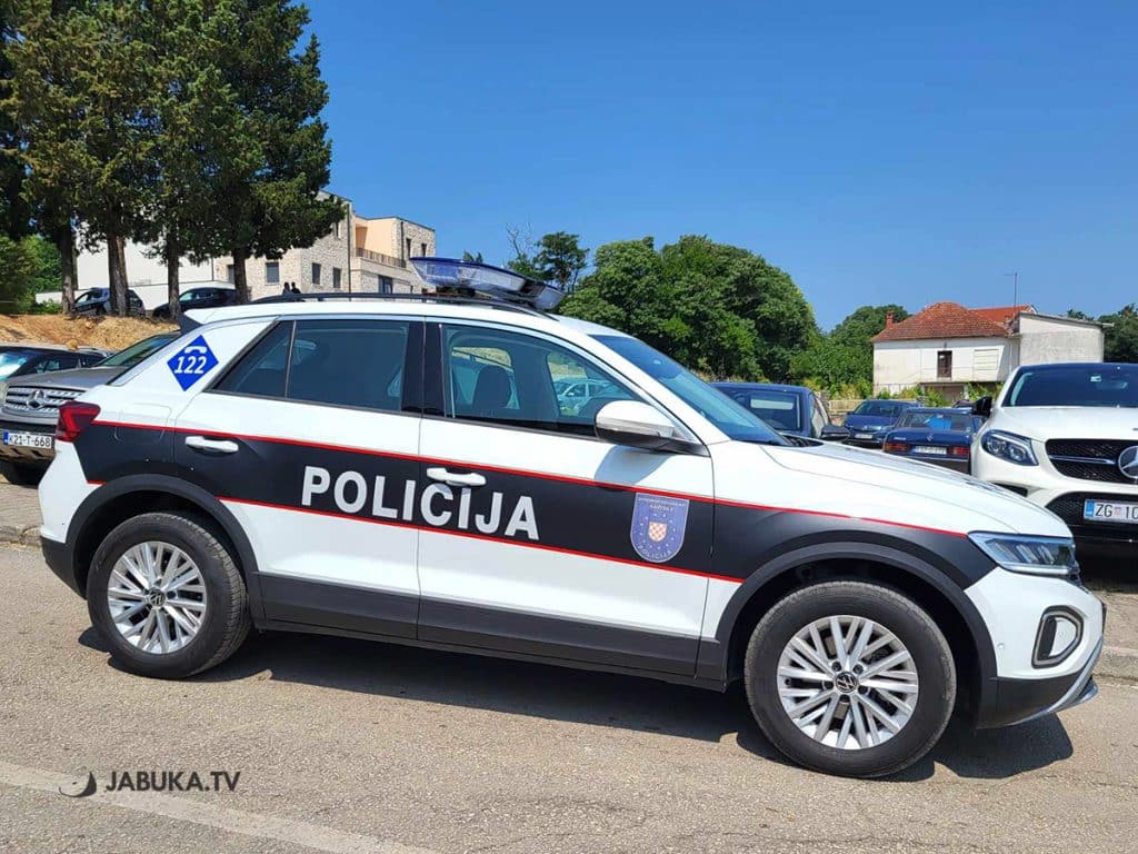 Tri osobe ozlijeđene u sudaru dva Volkswagena u Ljubuškom