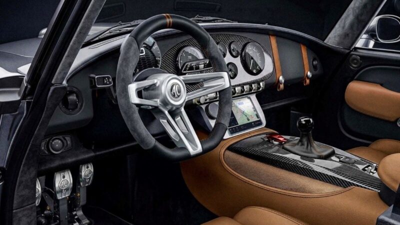 AC Cobra GT Coupe: Moderne komponente i V8 motori