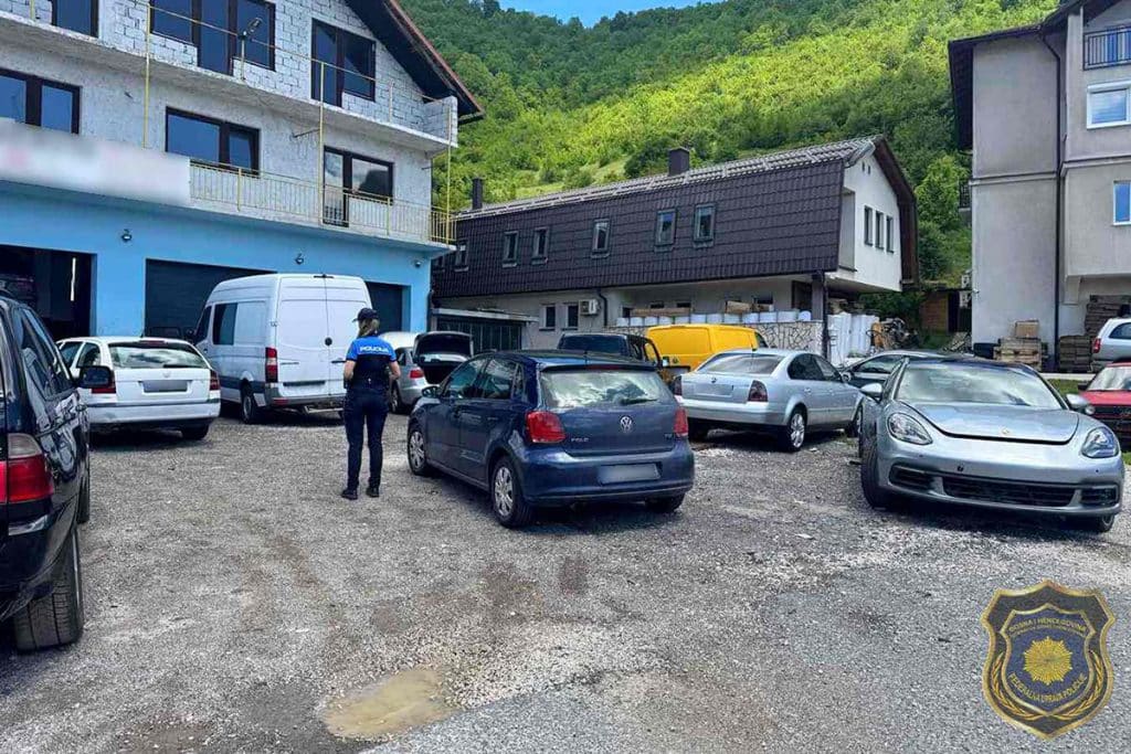 Velika akcija FUP-a: Prepravljali brojeve šasija i fingirali prometne nesreće, uhićene dvije osobe