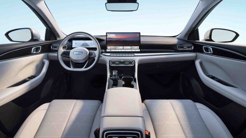 Geely Emgrand i-HEV: Jeftina limuzina u benzinsko-električnoj verziji