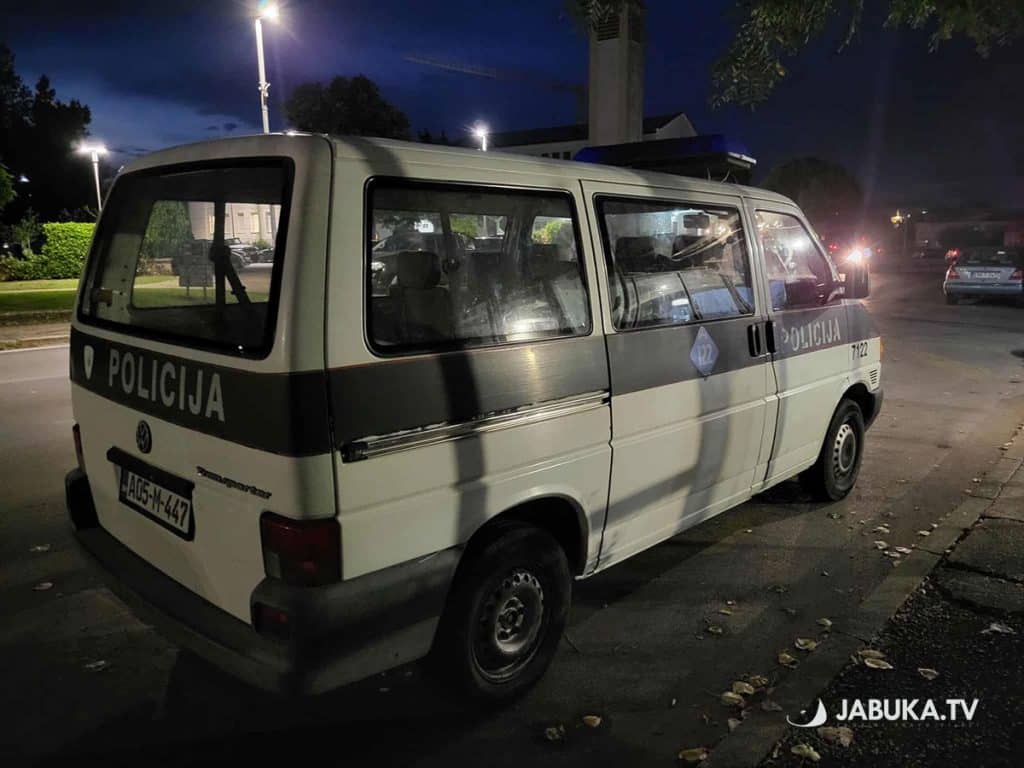 Četiri osobe uhićene zbog droge u HNŽ-u: Jedan bacio bocu iz Golfa i pobjegao policiji