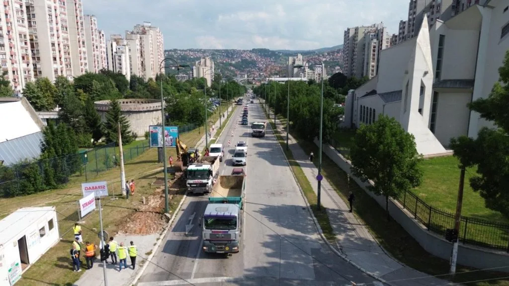 Počela rekonstrukcija ulice Ive Andrića: Milionski projekat za bolju saobraćajnu infrastrukturu