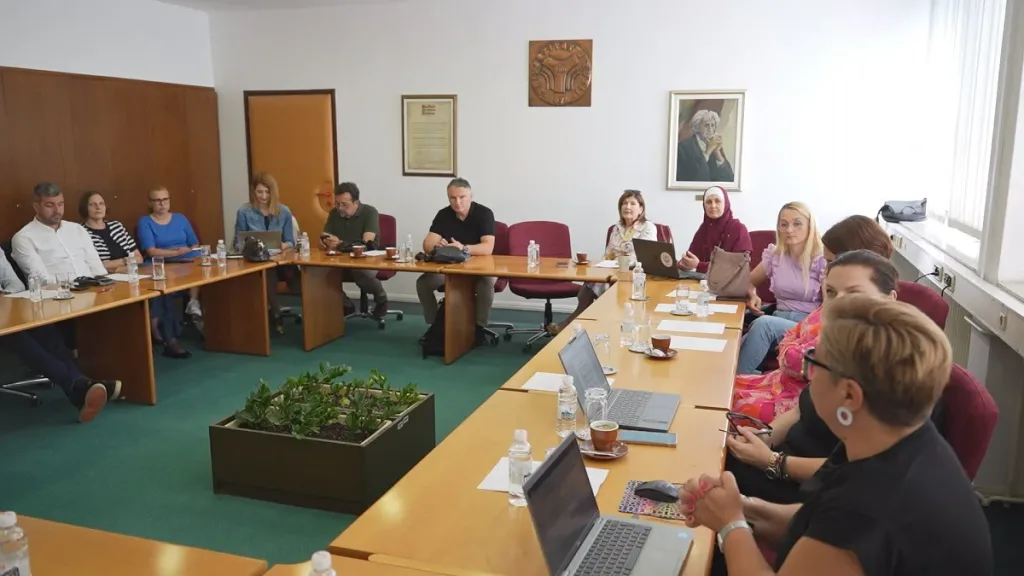 Na Filozofskom fakultetu u Tuzli održana radionica o umjetnoj inteligenciji u obrazovanju (VIDEO)