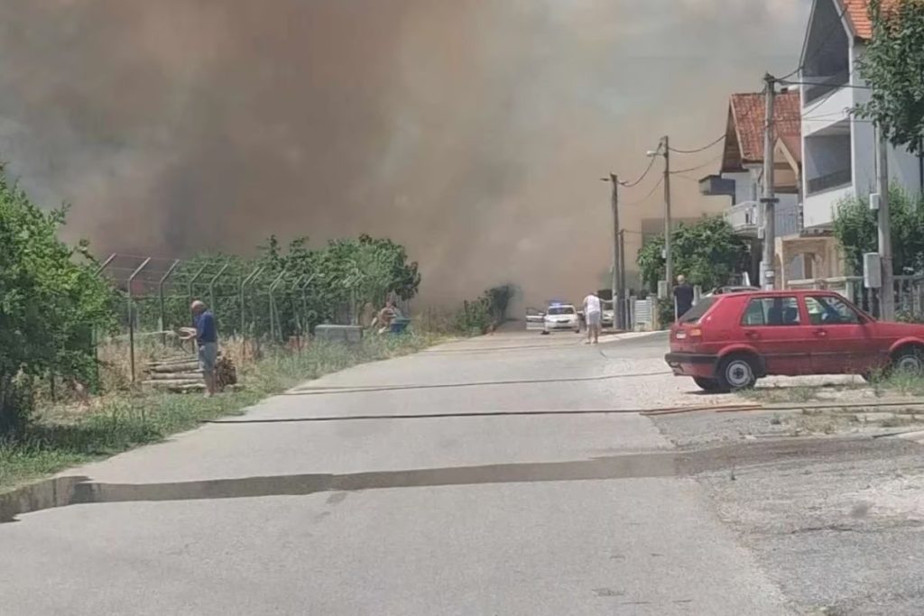 Ugašen požar kod Mostara koji je prijetio kućama