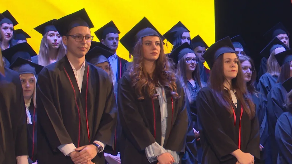 Univerzitet u Tuzli promovisao više od 315 bachelora i magistara (VIDEO)
