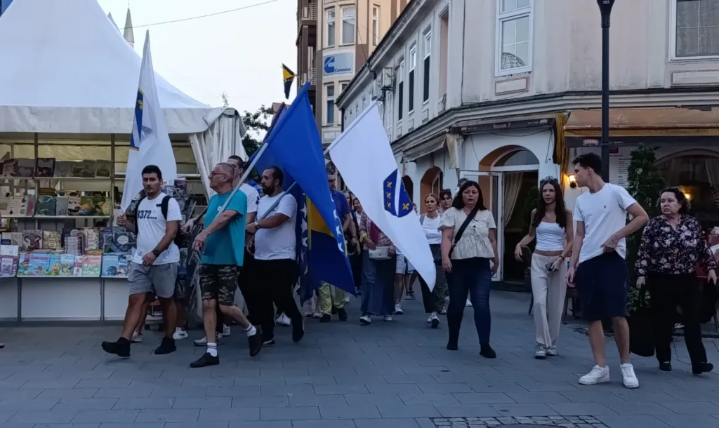 Tuzla: Najavljena mirna šetnja „8372 koraka za Srebrenicu“
