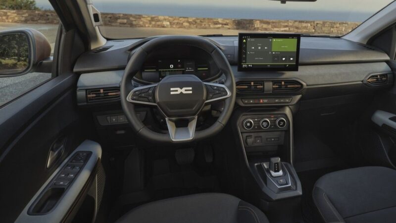 Dacia Sandero Stepway Hybrid 155: Evropski bestseller prvi put kao puni hibrid