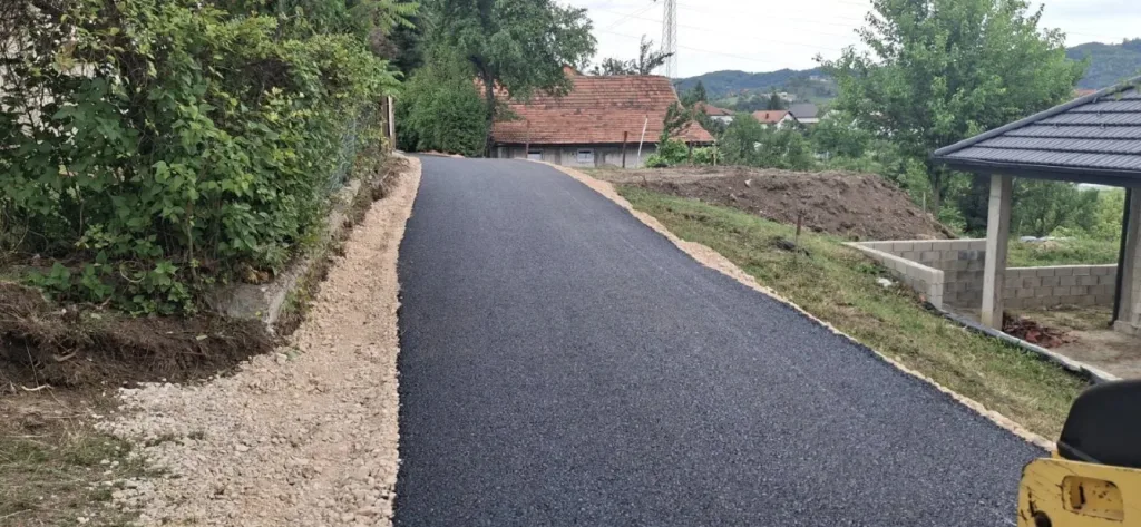 Završeni radovi na sanaciji i asfaltiranju puteva u Simin Hanu