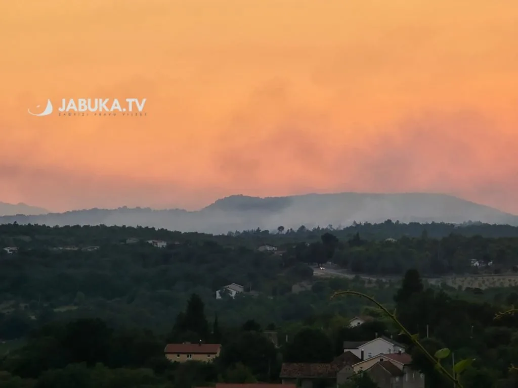 Pogledajte razmjere požara kod Širokog Brijega: Vatra se iz Buhova širi prema Donjim Hamzićima