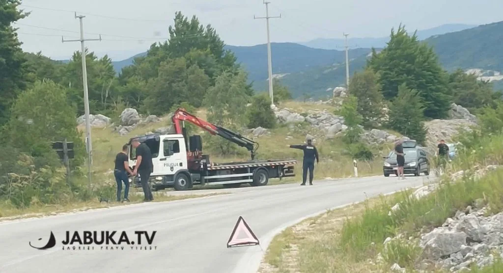 Sudar triju vozila na cesti iz Rakitna prema Blidinju