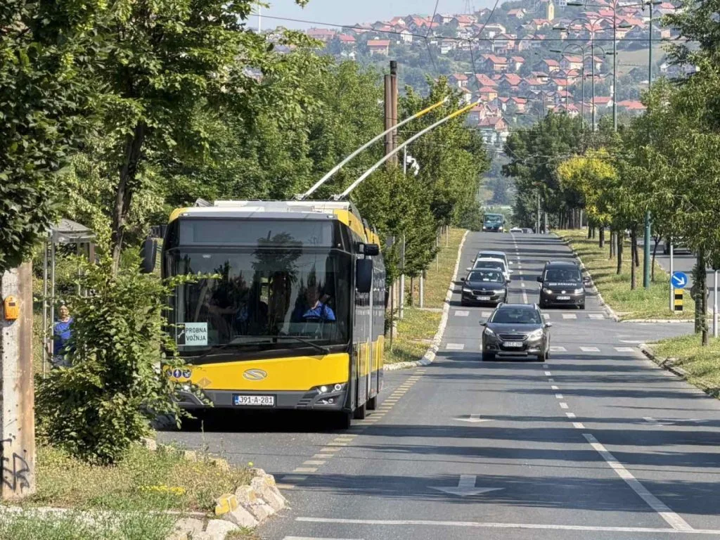 Trolejbusi za Dobrinju danas voze drugom trasom zbog popravke velikog kvara na vodovodu