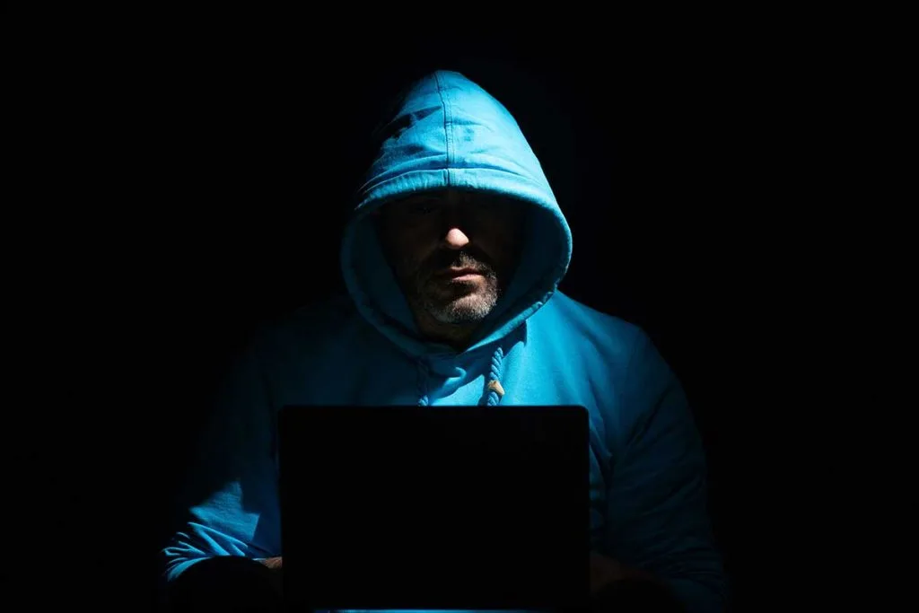 Više od pet mjeseci pratio i uhodio osobu putem društvenih mreža