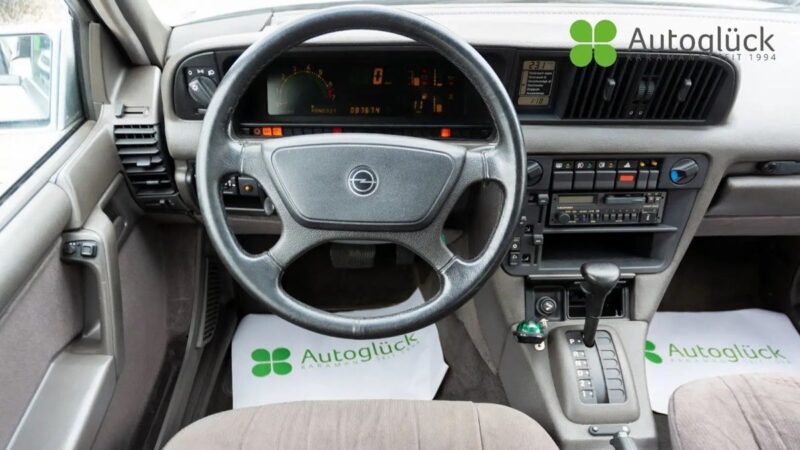Oldtimer iz oglasnika: Opel Senator B 3.0i CD, model u rangu premium limuzina