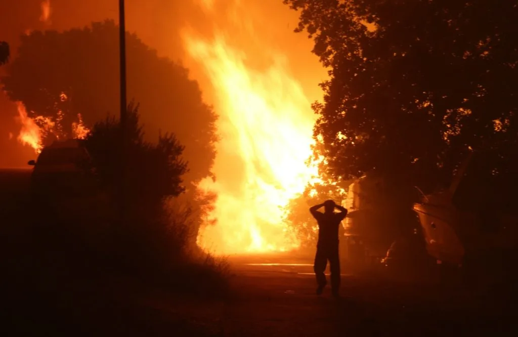 Požari na više lokacija u Hrvatskoj: Na Dinari još gori, vatrogasci i vojska na terenu