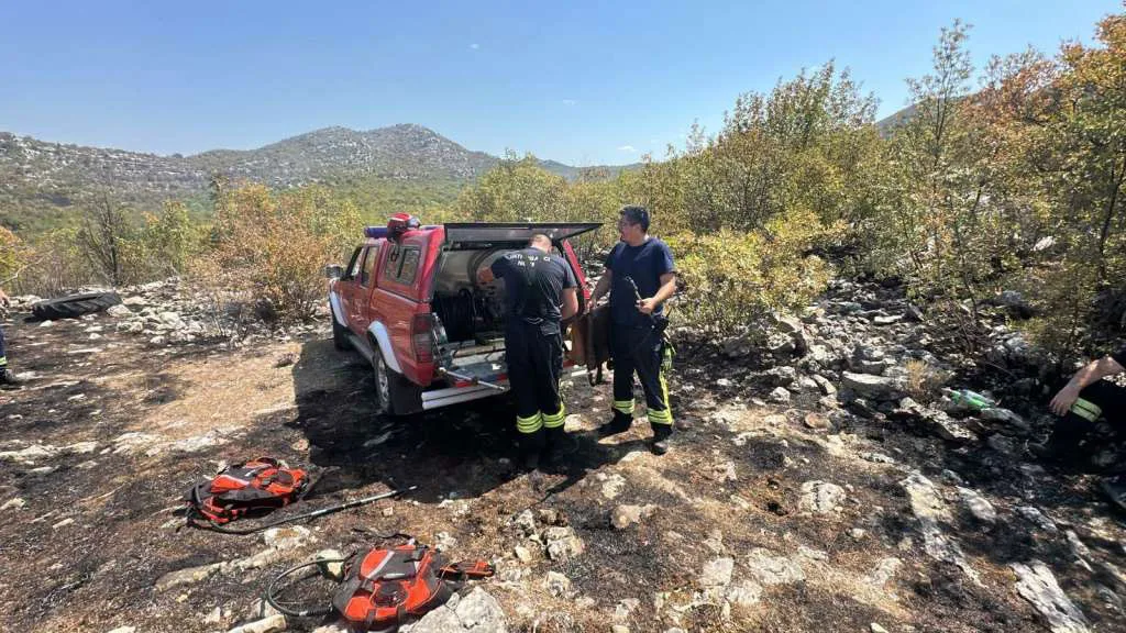 Požarište iznad Neuma bez otvorenog plamena, vjetar i dalje prijetnja