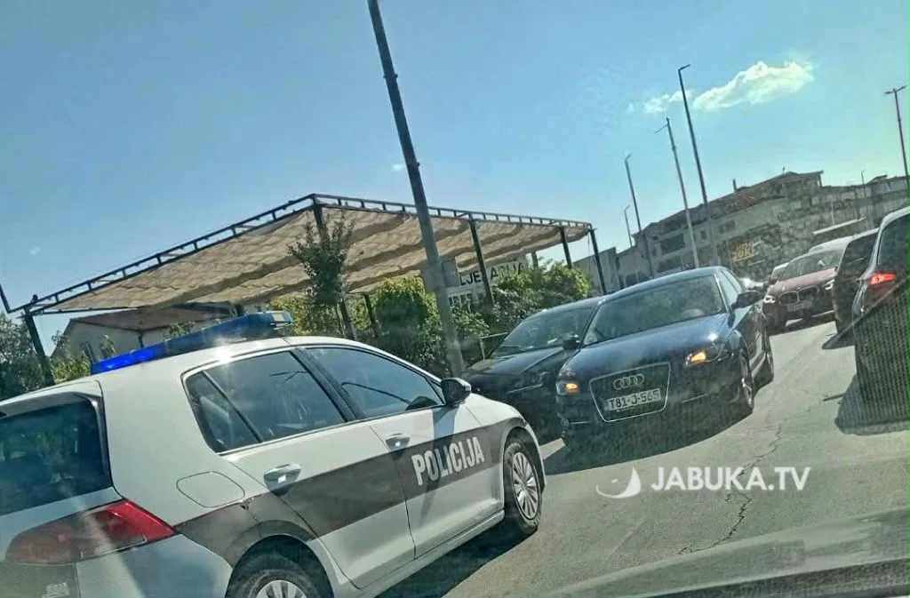 Sudar dva automobila na Tromeđi: Promet usporen