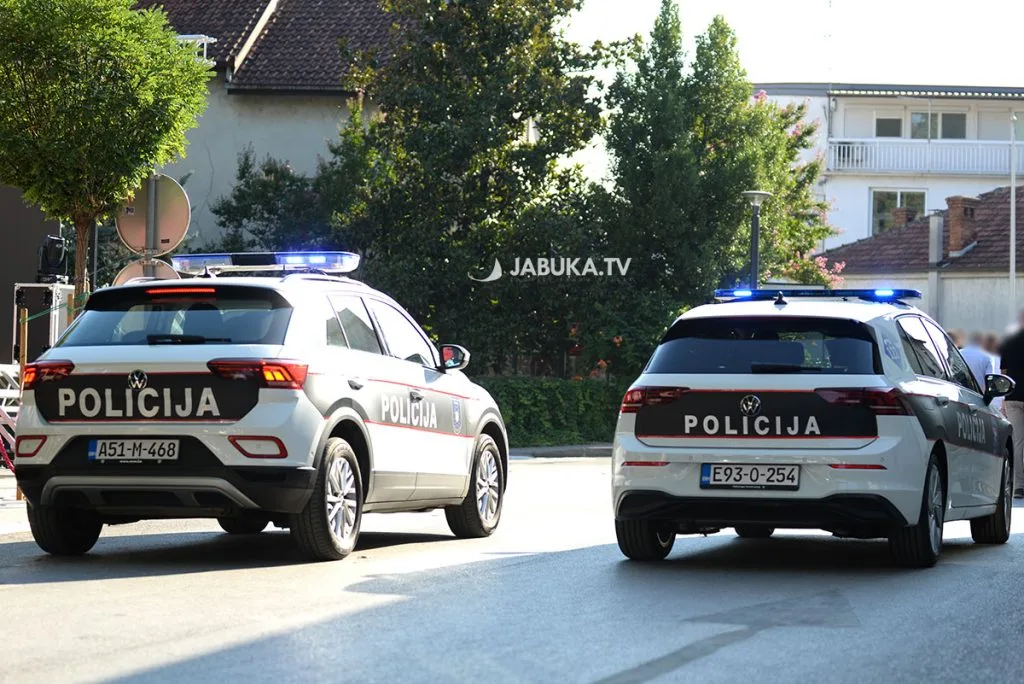 U Širokom Brijegu ozlijeđen maloljetni pješak, u Grudama vozač i suvozač