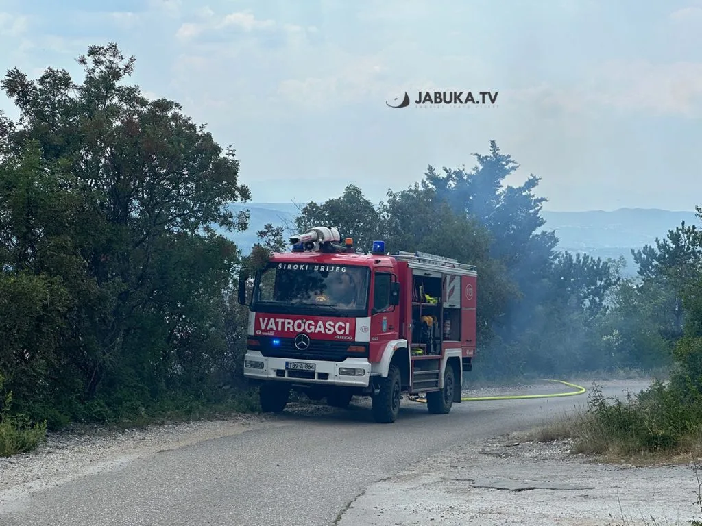 Vatrogasci u HNŽ-u imali niz intervencija, gorio i stan u Konjicu