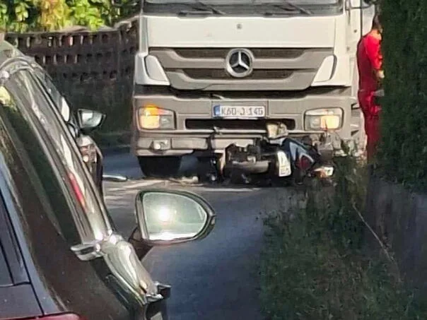 Sudar u Tuzli, povrijeđen motociklista