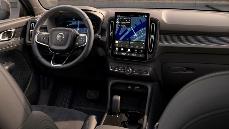 Volvo obnovio benzinski XC40 te električne EX40 i EC40