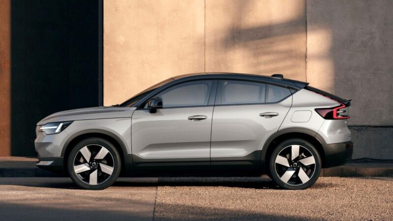 Volvo obnovio benzinski XC40 te električne EX40 i EC40