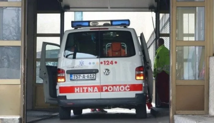 Incident u školskom dvorištu u Tuzli: Dvije djevojčice napadnute hladnim oružjem