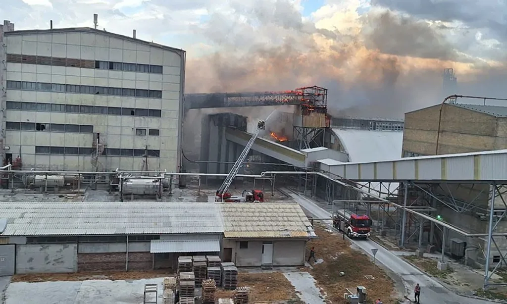 Gori industrijski gigant: Veliki požar u Petrokemiji