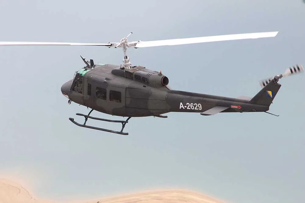 Oružane snage BiH helikopterom gase požar na Čvrsnici