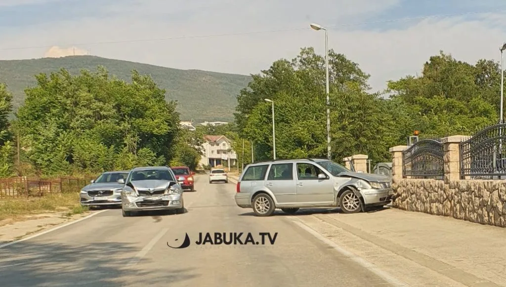 Prometna nesreća u Posušju: Vozilo nakon sudara udarilo u zid dvorišta