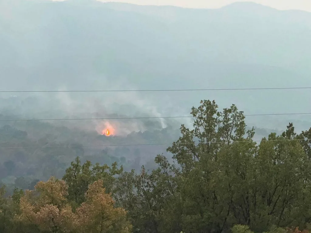 Veliki požar kod Ljubuškog gasi 45 vatrogasaca, u pomoć stigao i Air Tractor