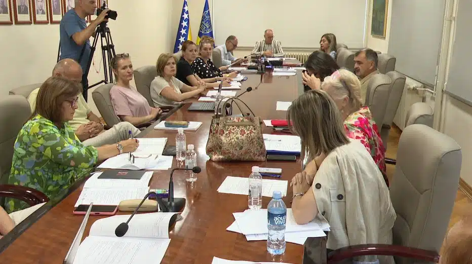 Kolegij Gradskog vijeća Tuzla osudio javno veličanje ratnih zločinaca